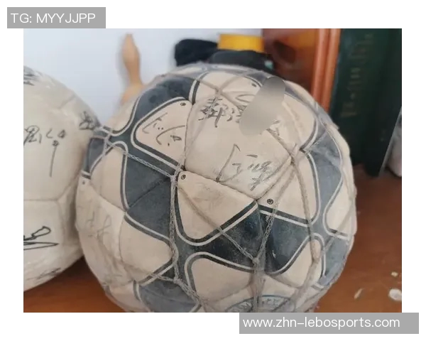 签名足球的魅力与收藏价值探讨:如何选择与保养你的珍贵球品 签名足球的魅力与收藏价值探讨:如何选择与保养你的珍贵球品