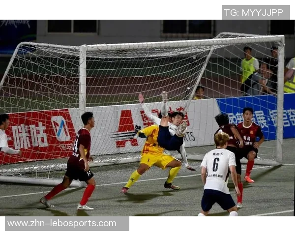 足球大咖的传奇之路揭秘如何从草根崛起成为全球瞩目的球场明星 足球大咖的传奇之路揭秘如何从草根崛起成为全球瞩目的球场明星