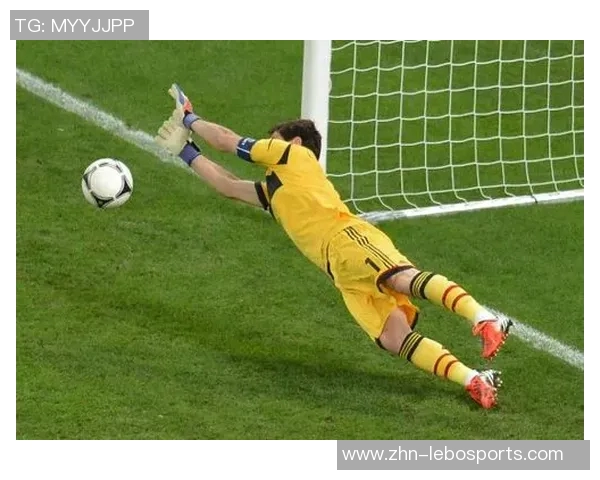 足球点球的规则与技巧解析以及在比赛中的重要性探讨 足球点球的规则与技巧解析以及在比赛中的重要性探讨