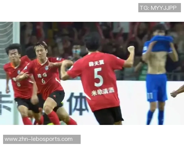 北京足球比赛热潮来袭球迷齐聚为梦想助威共赴激情盛宴